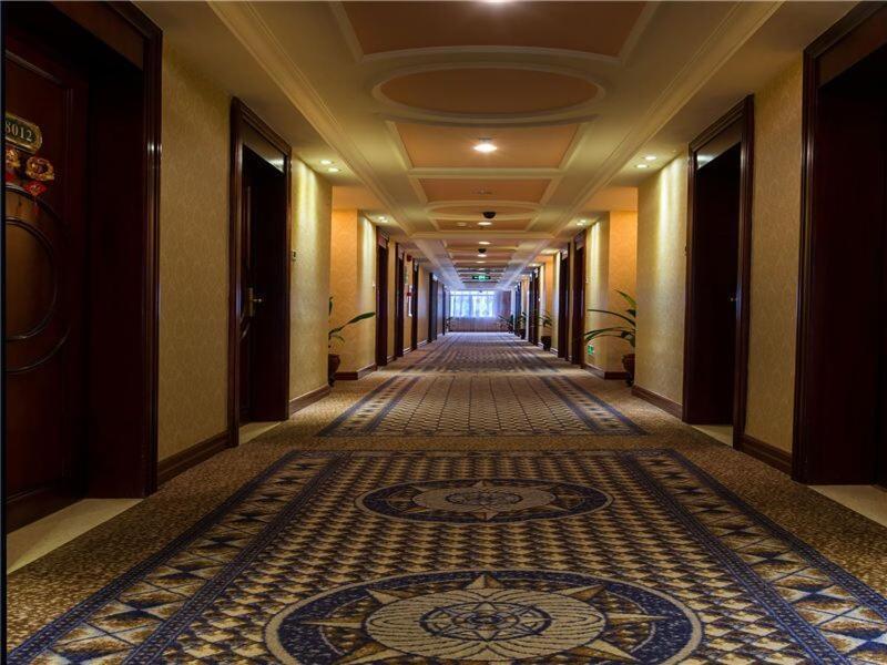Vienna Hotel In Pinghu Square Shenzhen Exterior photo